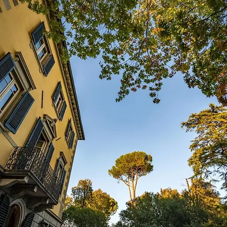 Ines Charme Near Lucca