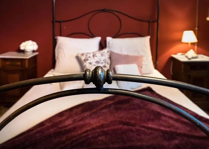 Ines Charme Near Lucca