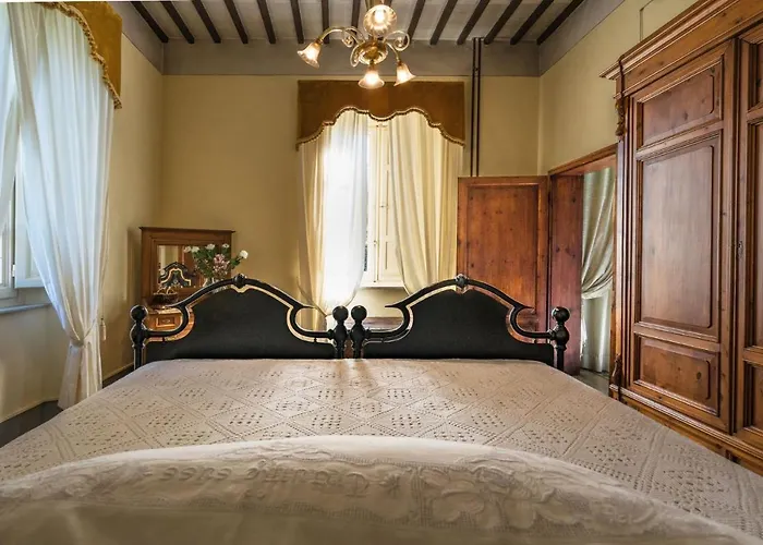 Ines Charme Near Lucca