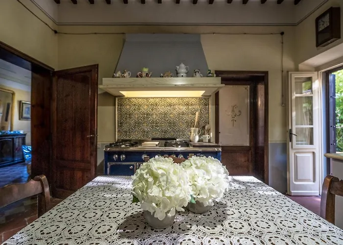 Ines Charme Near Lucca