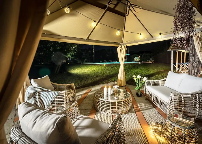 Ines Charme Near Lucca